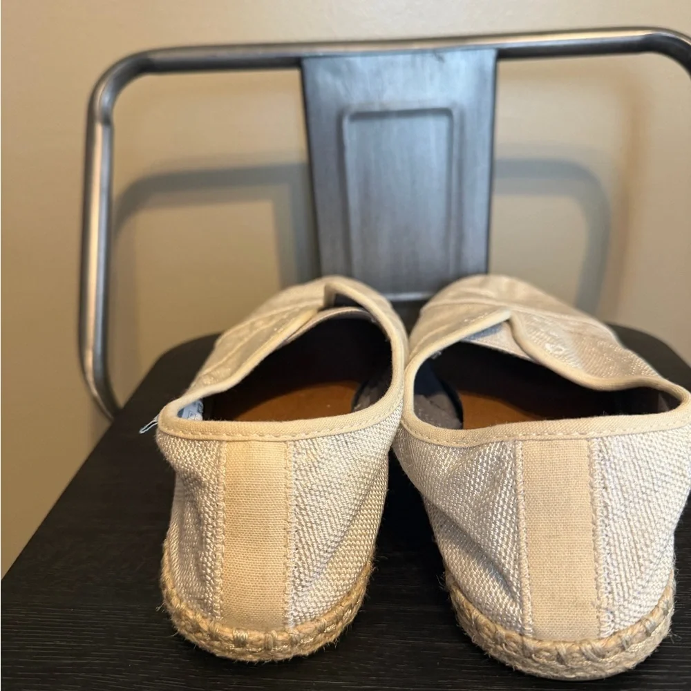 TOMS Classic Espadrilles Beige Canvas Slip On Flats Women’s 9.5